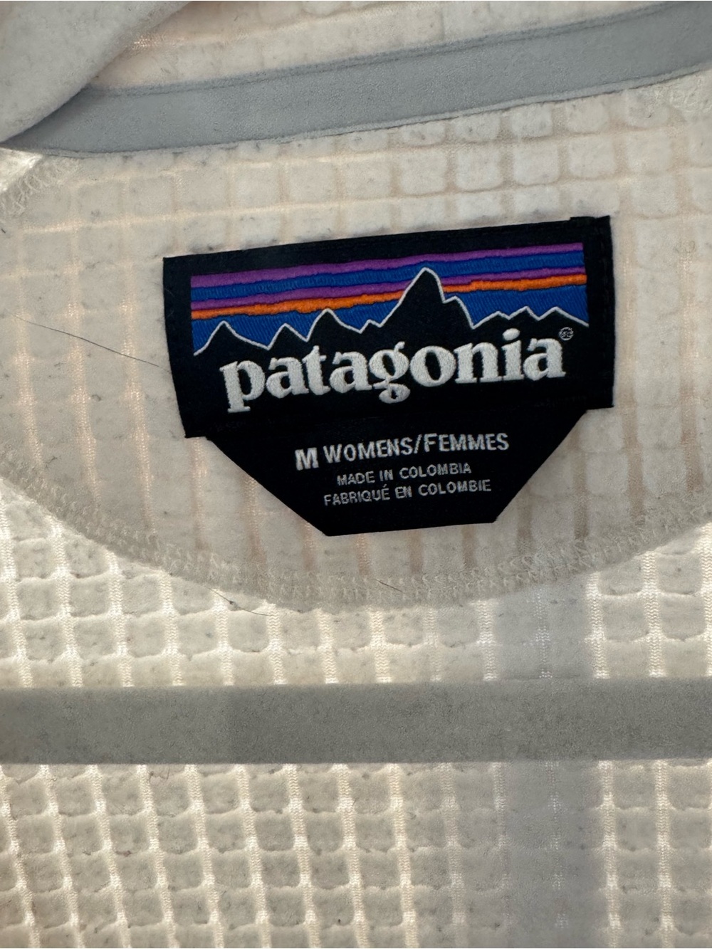 Patagonia Women's R1 Pullover in a cream/off-white Medium Excellent Condition - Picture 5 of 7